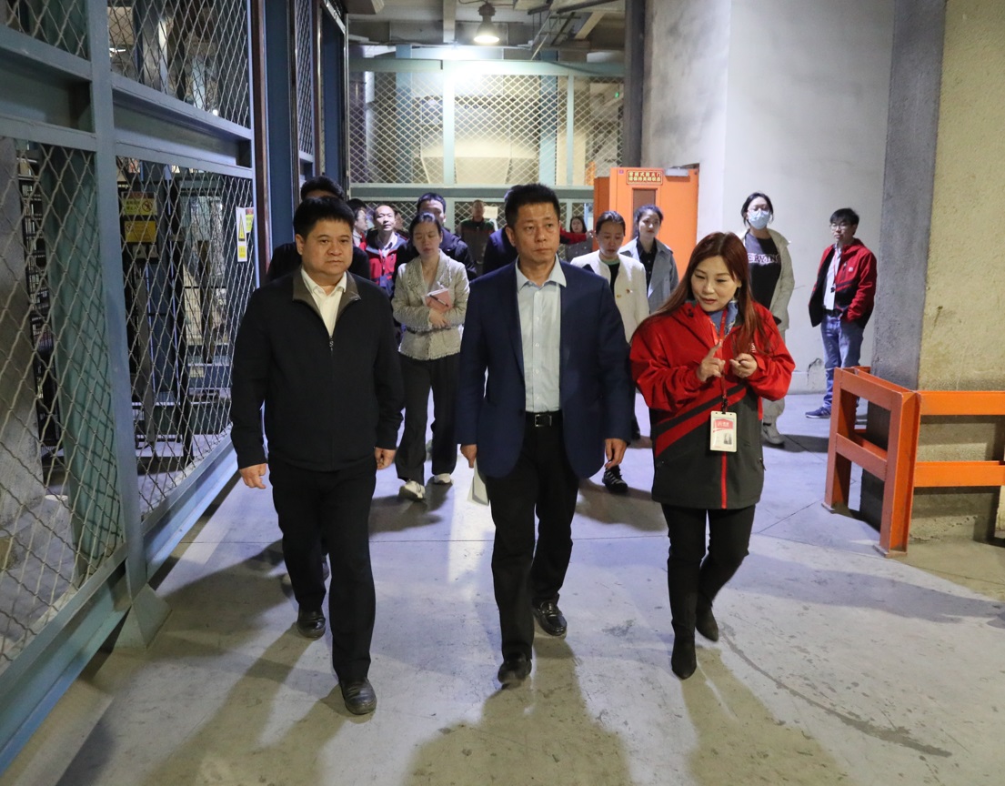 經(jīng)開區(qū)工委副書記、組織人事部部長(zhǎng)于淼一行蒞臨美巢參觀督導(dǎo)
